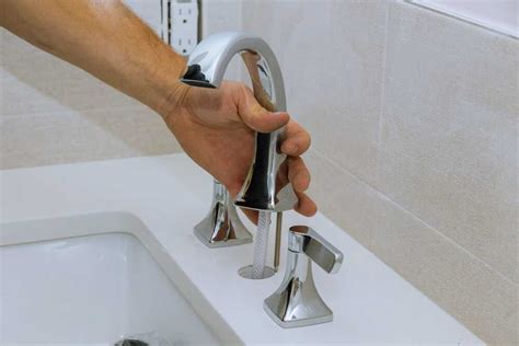 How to Install Changing a Bathtub Faucet Like a Pro?